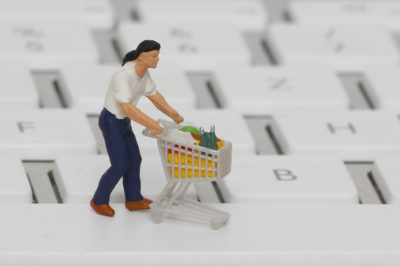 Cash vs. Digital: Wie die Bezahlmethode das Einkaufsverhalten beeinflusst